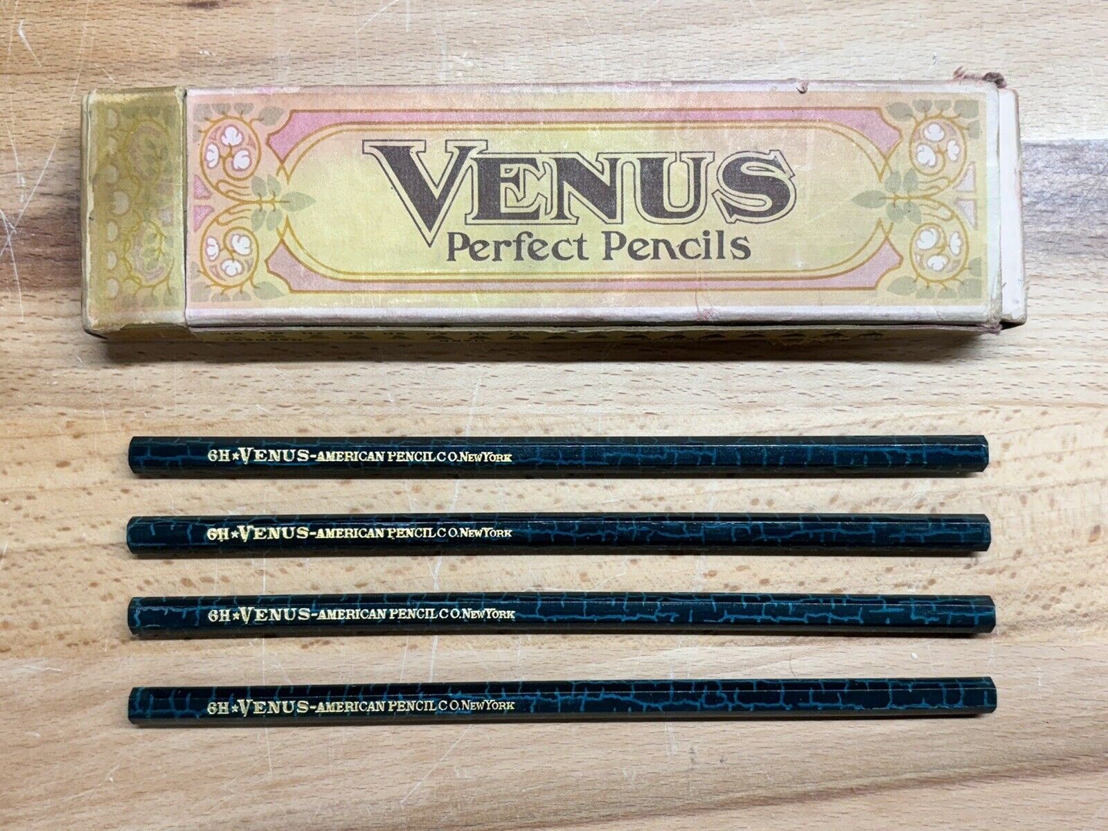 ORIGINAL EARLY 1900\'S AMERICAN PENCIL CO. VENUS PERFECT PENCIL w/ four Pencils