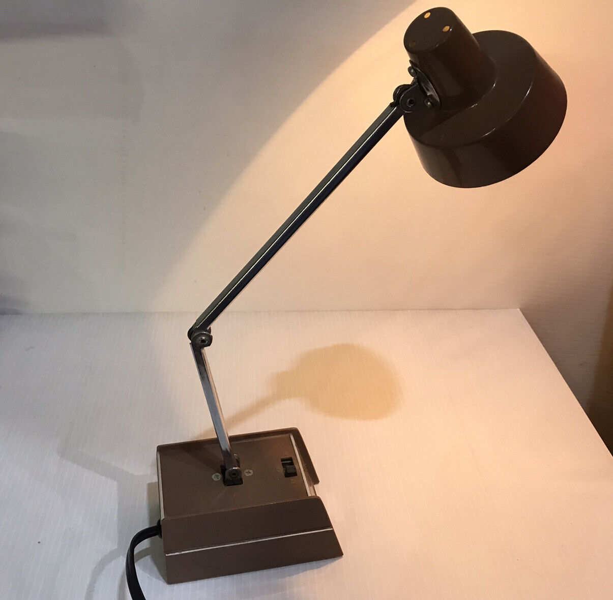 MOBILITE Desk LAMP Portable Articulating Brown Silver LO HI Settings Vintage