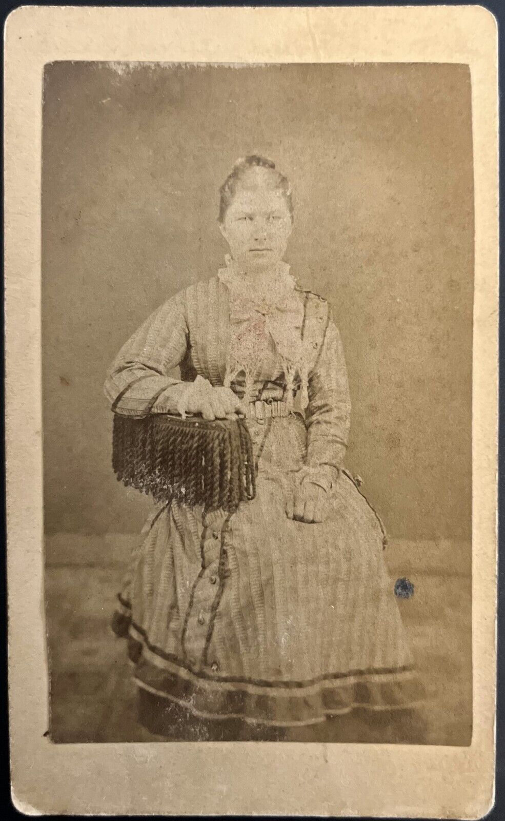 ~1864-1870 CDV PHOTO YOUNG WOMAN - CIVIL WAR/POST CW ERA