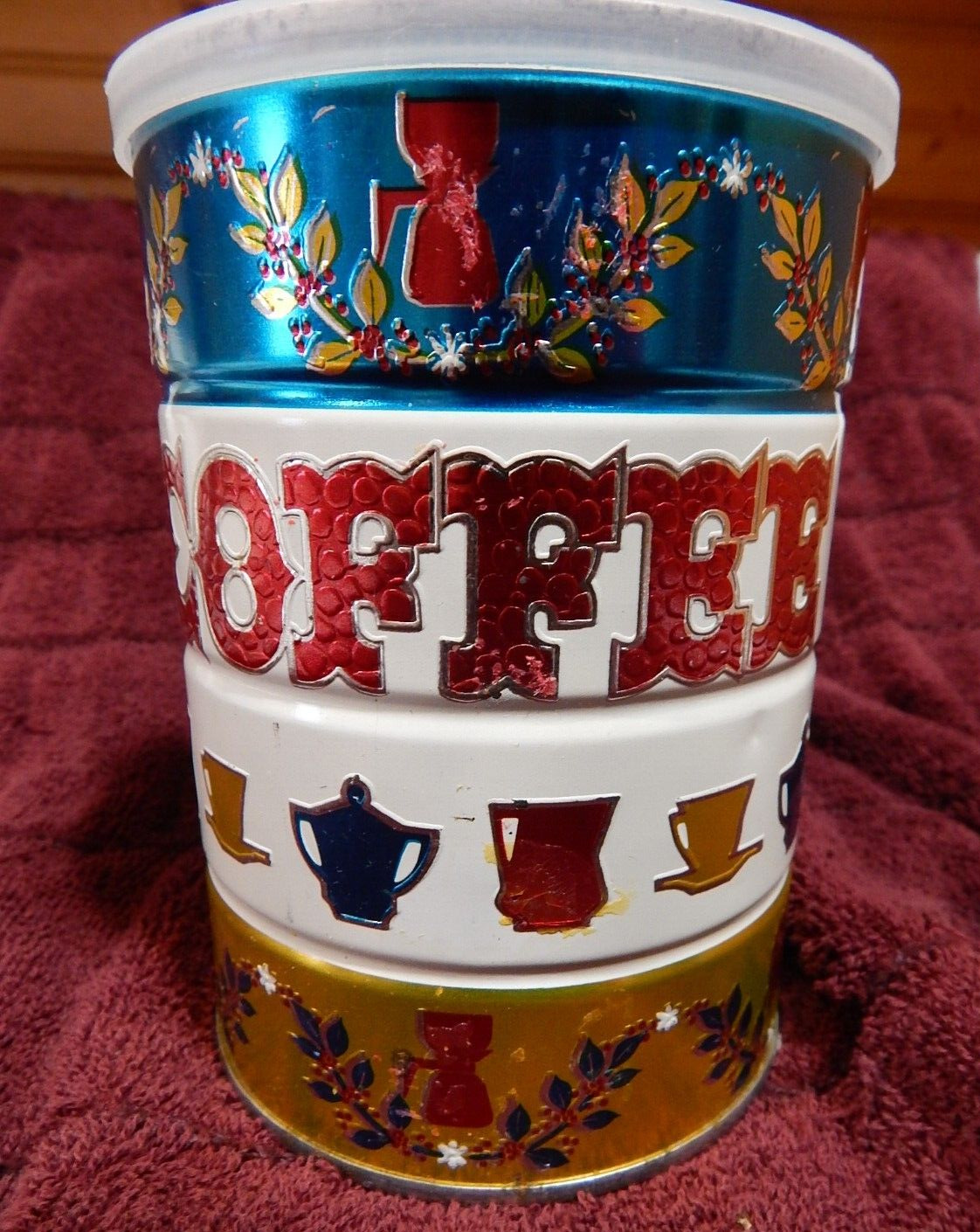 Vintage 1 lb Butternut Coffee Tin Can Holiday Christmas Red White Blue Gold