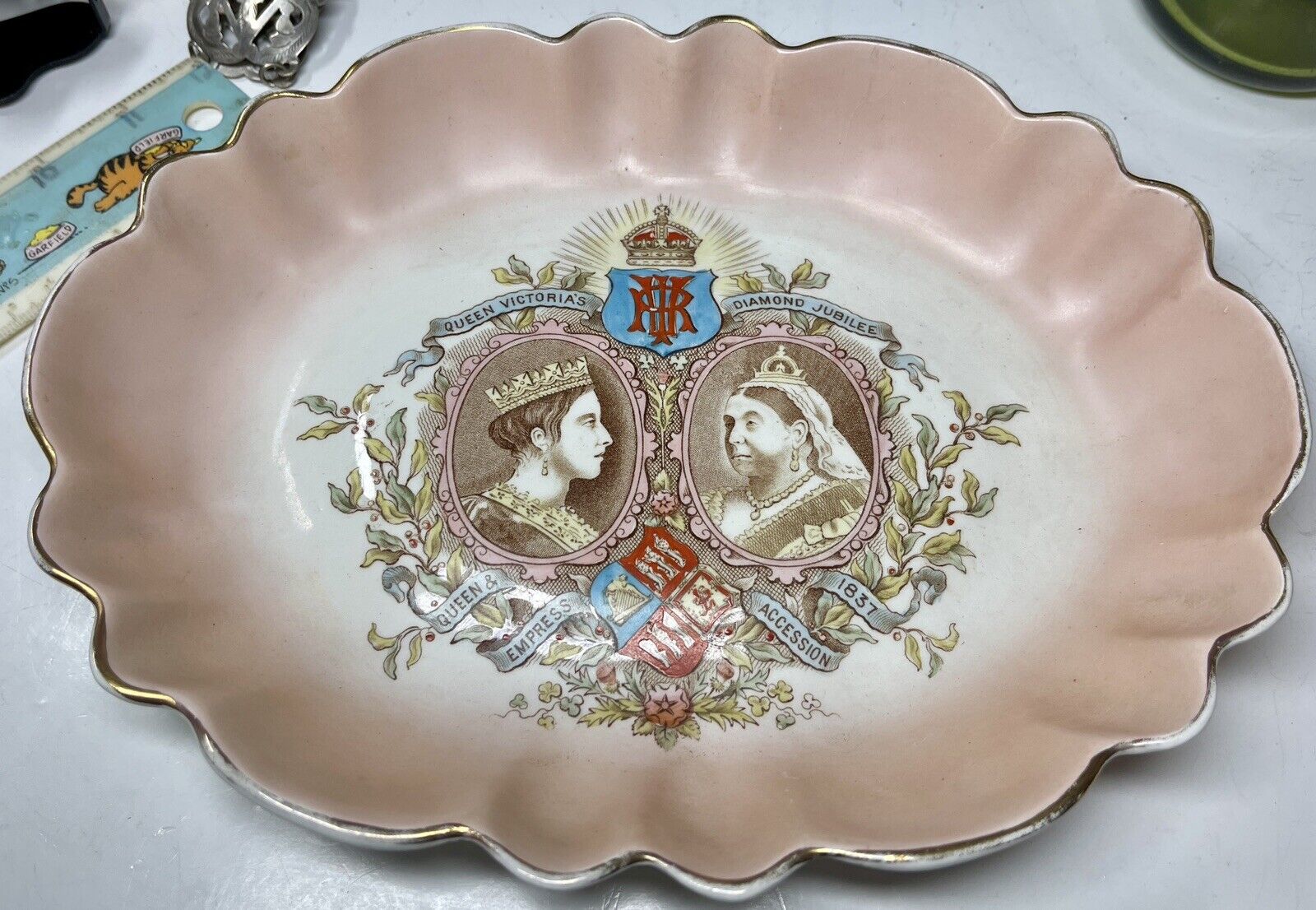 Queen Victoria Diamond Jubilee Wedgwood & Co Ltd Scalloped Edge Bowl