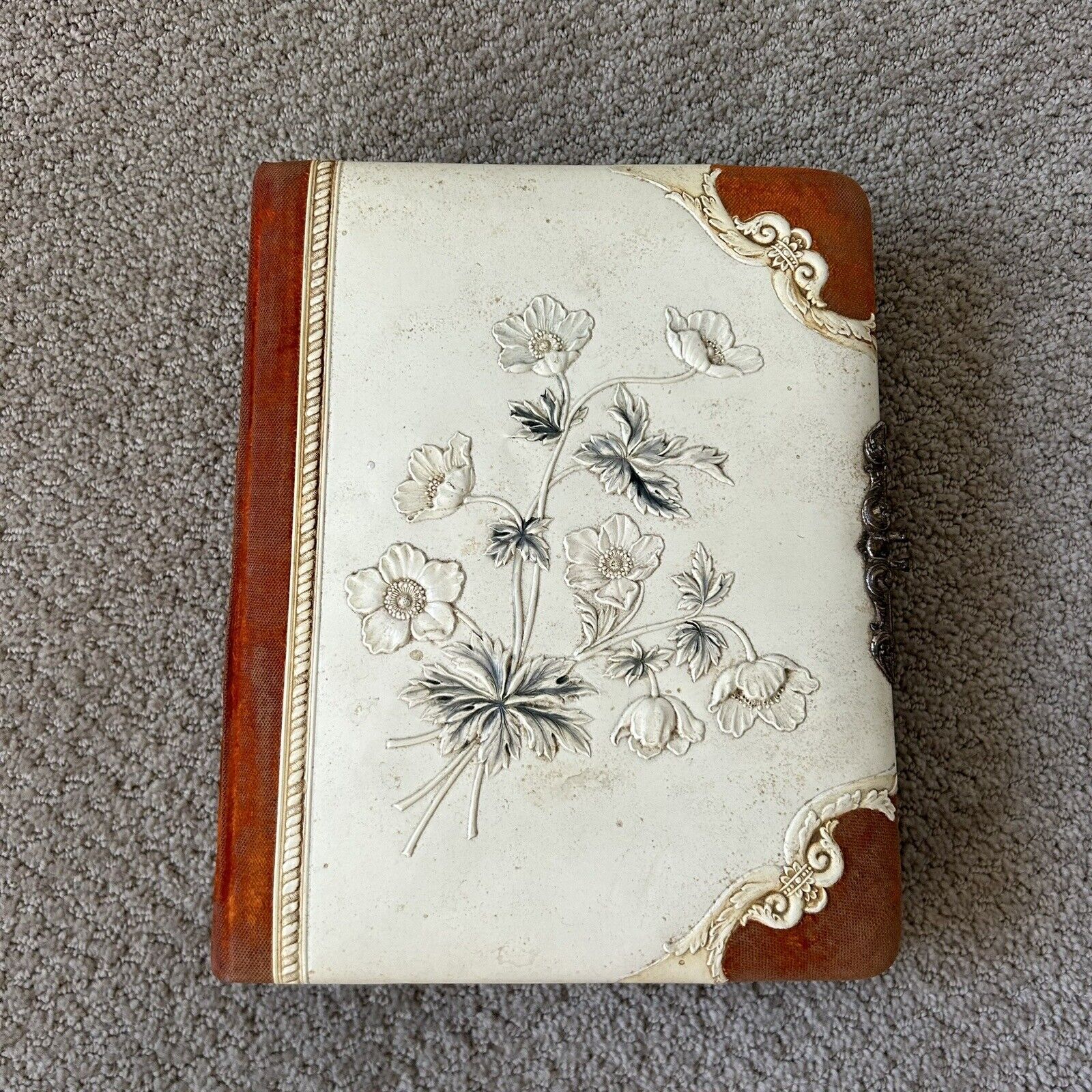 1800s Victorian Floral photo album with Broken latch - velvet Orange Back