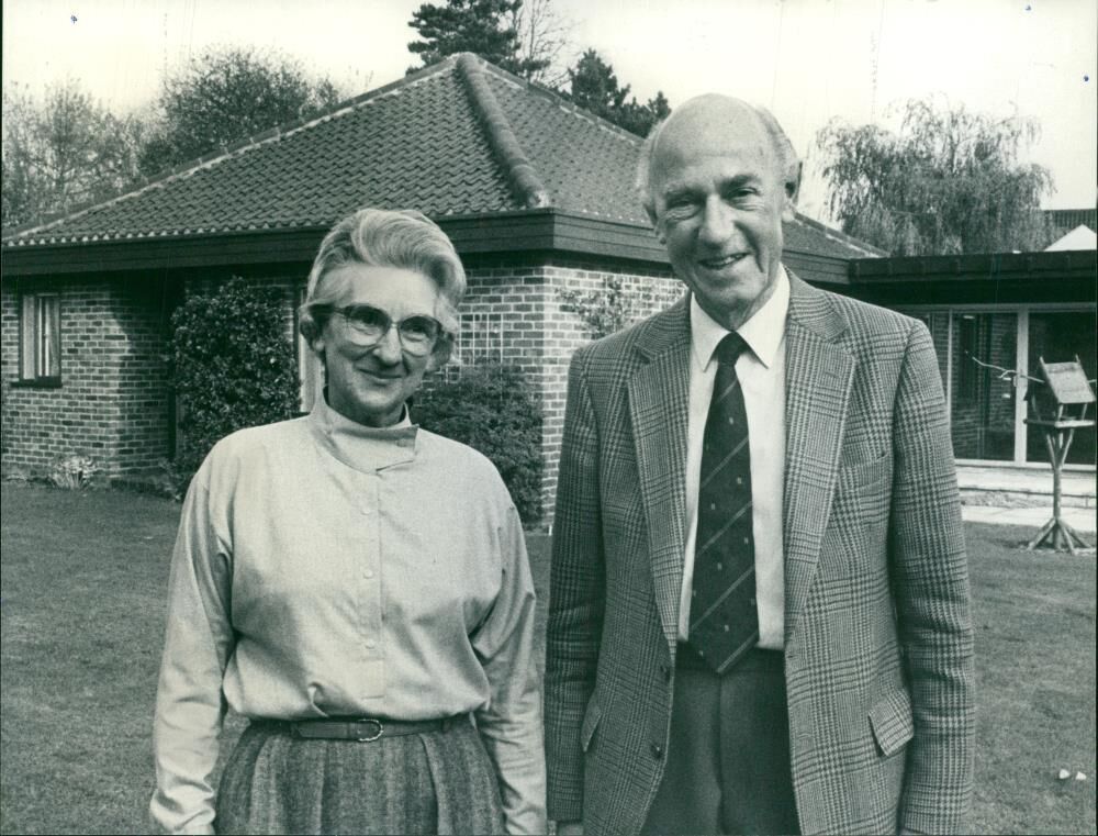 Basil Robarts and his wife, Shiela. - Vintage Photograph 1949917