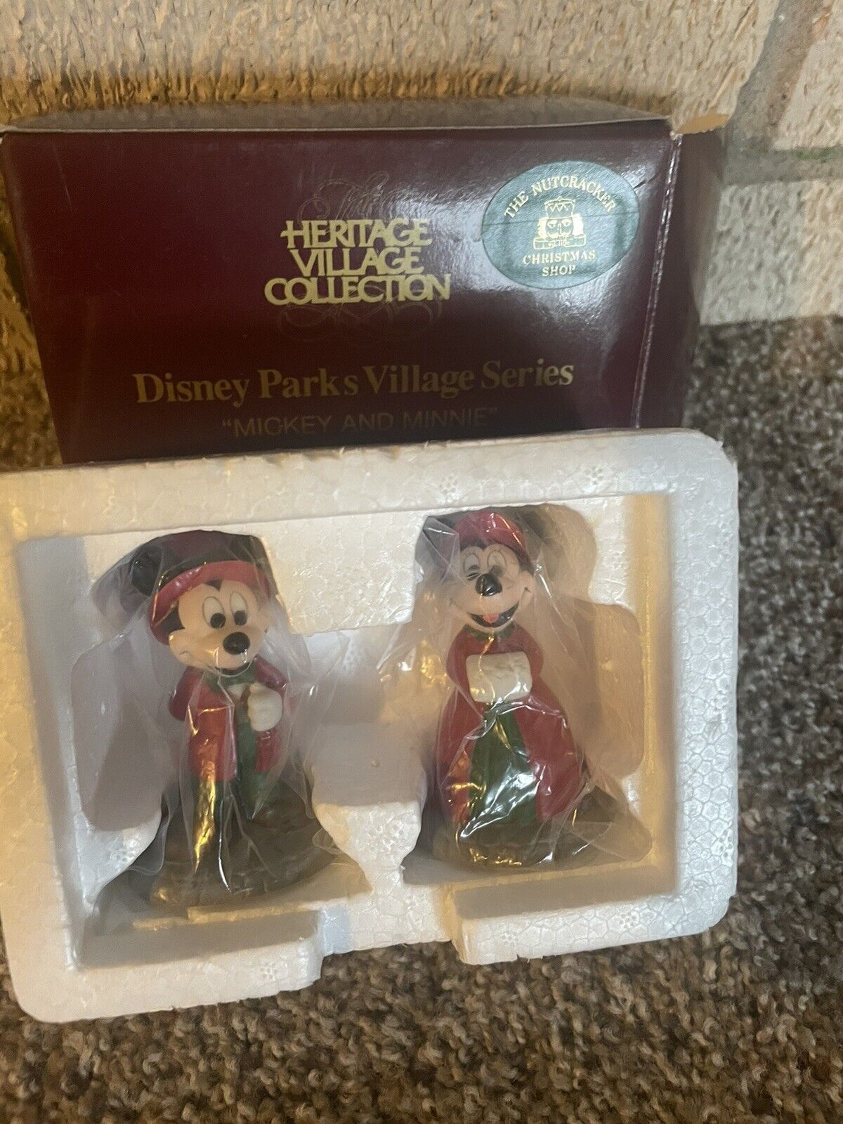 Dept 56 5353-8  Disney Park Village Mickey & Minnie Figures New In Box Set Of 2