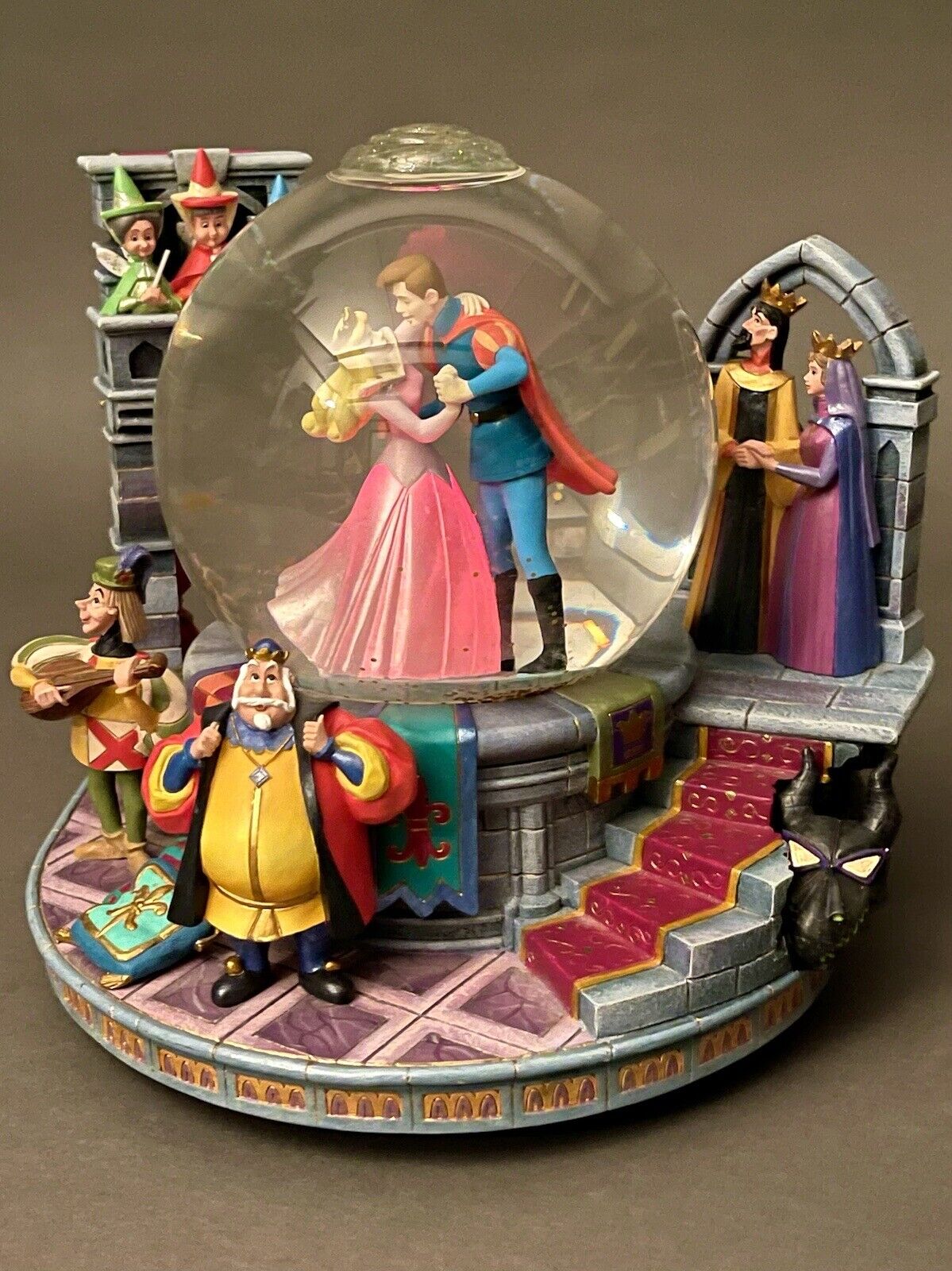 Stunning Vintage 99’ Disney Sleeping Beauty 40th Anniversary Musical Snow Globe