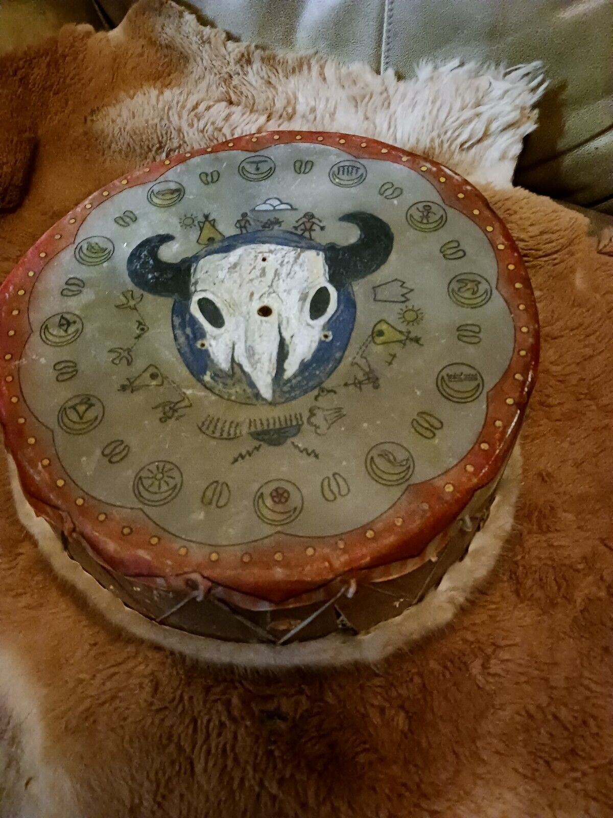 **AWESOME VINTAGE  NATIVE AMERICAN  BUFFALO HIDE HEALING DRUM GREAT SOUND  **