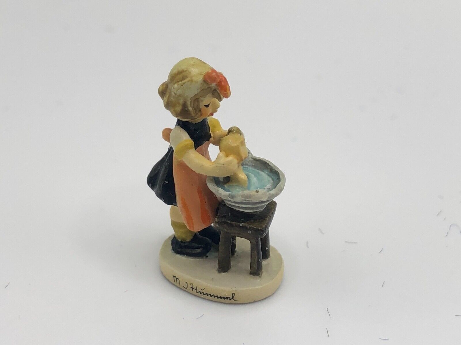 Olszewski Goebel Miniature Figurine, Doll Bath 252-P, First Edition NIB