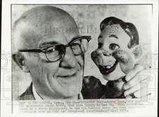 1975 Press Photo Puppeteer Rufus Rose with Howdy Doody - kfp13255 picture