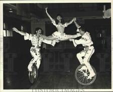 1980 Press Photo Circus performers Sasha, Suzette, Vlastek do a unicycle act picture