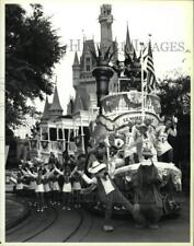 1989 Press Photo Scene from the Disney Songbook Parade at Walt Disney World picture