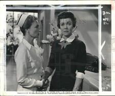 1954 Press Photo Actors Jane Wyman & Agnes Moorehead in 