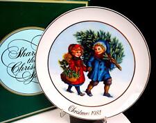 Avon Wedgwood Porcelain Christmas Memories Sharing the Spirit 9 1/8