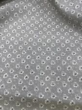 vtg. Cotton calico Fabric Quilt Sew Daisy 70s Spring Floral Gray picture