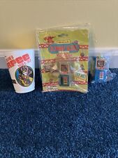 Donkey Kong Two Keychains & 7-11 Slurpee Cup. Nintendo picture