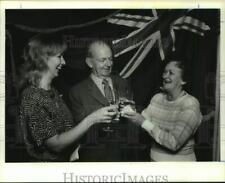 1989 Press Photo Australians Ron, Noreen Balman with daughter, Nanette Dawson-TX picture