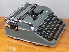 COLLECTIBLE TYPEWRITER OLYMPIA SM4 FROM 1958 - NO RISK WITH SHIPPING picture