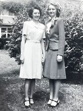 J8 Photo 1940s Two Beautiful Women 2 Lovely Blonde Brunette picture