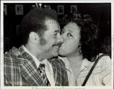 1974 Press Photo Roy Campanella congratulated by Althea Gibson in New York picture