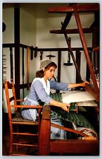 Postcard A Pleasant Hill Craftswoman Weaver, Pleasant Hill Kentucky Unposted picture