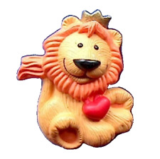Hallmark PIN Valentines Vintage LION HEART Gold CROWN 1997 Holiday Brooch picture