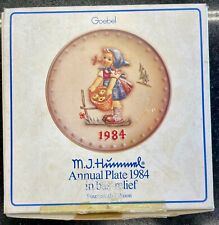1984 MJ Hummel Goebel Annual Plate 14th Girl In Bas-Relief picture