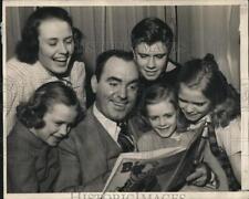 1944 Press Photo Actor Pat O'Brien Reads to Children of the Bennett Home picture