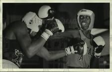 1987 Press Photo Boxer Verno Phillips and Frank Liles, New York - sys03989 picture