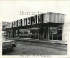 1959 Press Photo Shoe Town's self-service store. - noc60147 picture