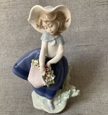 Lladro Pretty Pickings Girl with Flower Basket 5222 Figurine Daisa 1983 Vintage picture