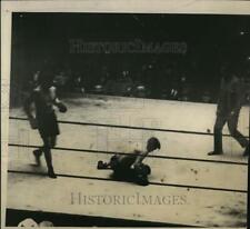 1926 Press Photo Georges Carpentier Slips to Canvas After Missing a Hard Right picture