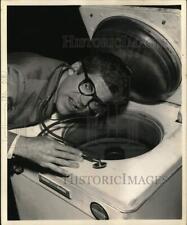 1959 Press Photo Ronny Graham stars in 