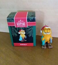 1992 Hallmark Keepsake Christmas Ornament Garfield with Book Blanket With Box picture