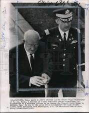 1969 Press Photo Edgar Eisenhower & military officer leave funeral train in KS picture