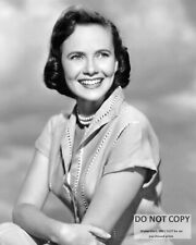 ACTRESS TERESA WRIGHT - 8X10 PUBLICITY PHOTO (AB-834) picture