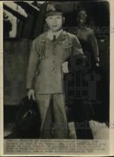 1945 Press Photo Japanese Emissary Captain Takasaki Boards Missouri for Meeting picture