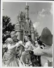 1982 Press Photo Visitors Meet Characters at Walt Disney World Magic Kingdom picture