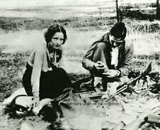 American Gangsters Bonnie and Clyde in 1933 Loading Gun 8