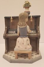 Lladro Girl Playing Piano #5462 D-19C Figurine Statue picture