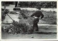 1981 Press Photo Farrah Sanchez helps clean up N. Oakley in Chicago - afa65948 picture