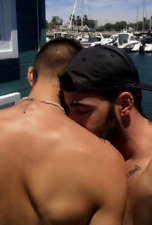 Shirtless Male Hunk Outdoor Gay Interest Romantic Hug Jocks Men PHOTO 4X6 H721 picture