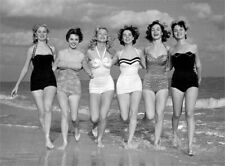 Vintage Beach Girls Photo 1803b Oddleys Strange & Bizarre picture