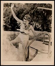 RITA HAYWORTH 1946 BREATHTAKING ORIG Swimsuit CHEESECAKE ALLURING POSE Photo 559 picture