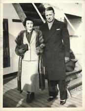1935 Press Photo Mr. and Mrs. Clive Brook on S.S. Manhattan in New York picture
