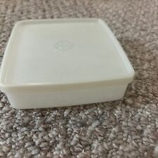 Tupperware Square Away Sandwich Keeper #670 w/Lid 671 picture
