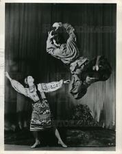 1962 Press Photo Kotliar and Matkov of Ukrainian Dance Company in Weeping Willow picture