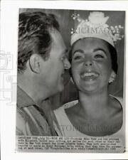 1957 Press Photo Mike Todd and wife Elizabeth Taylor aboard ship in New York picture