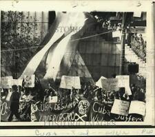 1970 Press Photo Protesters parade across United Nations building in New York picture