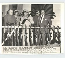CUBAN National Police SEIZE GUN STRONGHOLD Havana VINTAGE 1958 press Photo picture
