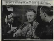 1960 Press Photo Mary Downey, Mother of Communist Spy John, Talks to Reporters picture