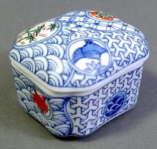 Vintage Small Blue & White Oriental Motif Porcelain Ceramic Trinket Pillbox picture